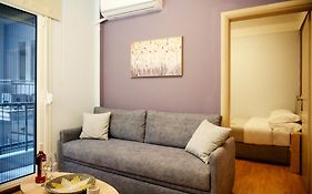 Modern Downtown Flat By Golden H&R